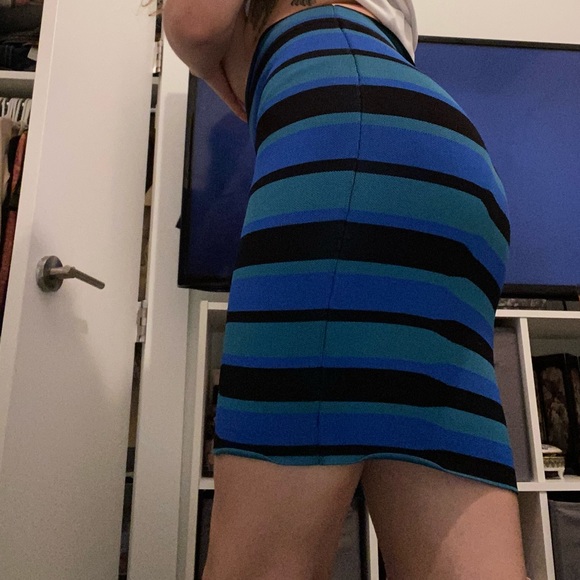 bcbgmaxarzia mini skirt - Picture 2 of 4